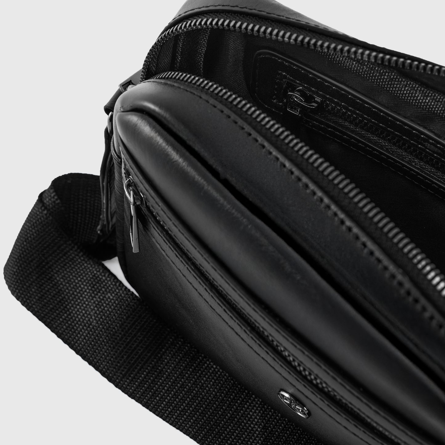LeCuir Compact Crossbody