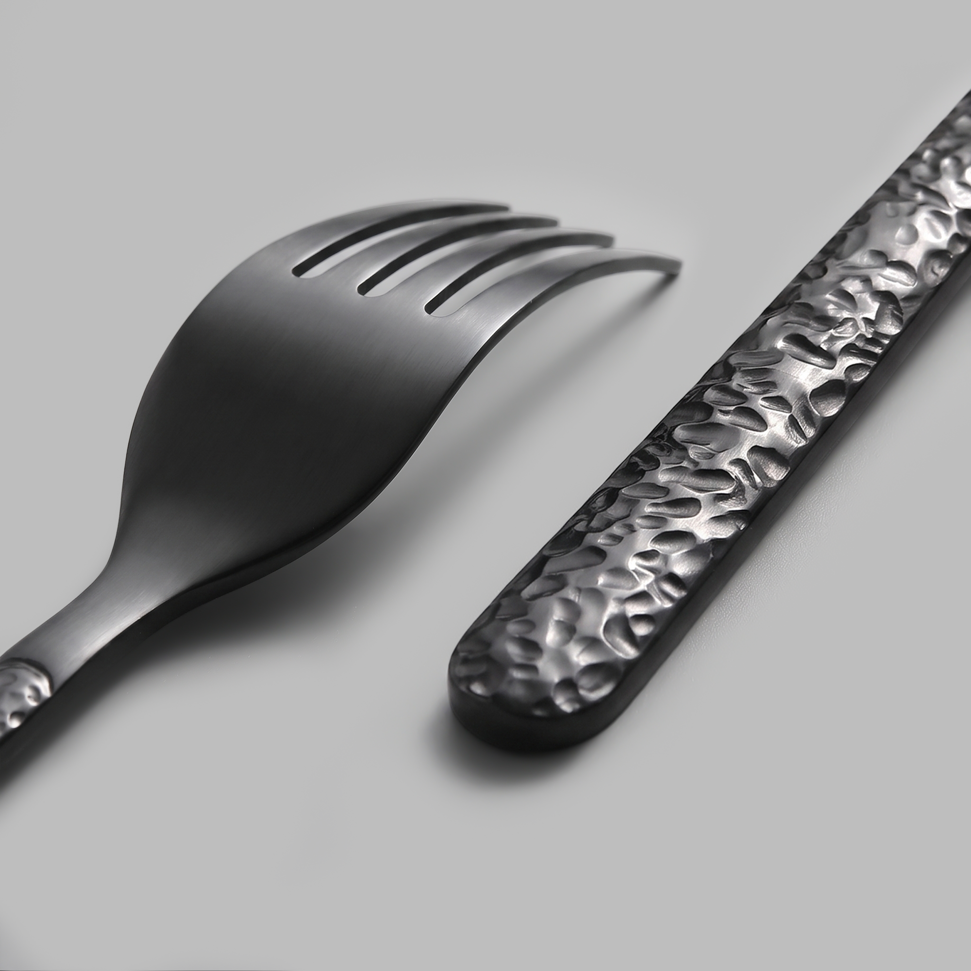 Black cutlery, detail of the hammered handles and brushed heads — BLACKVERSE