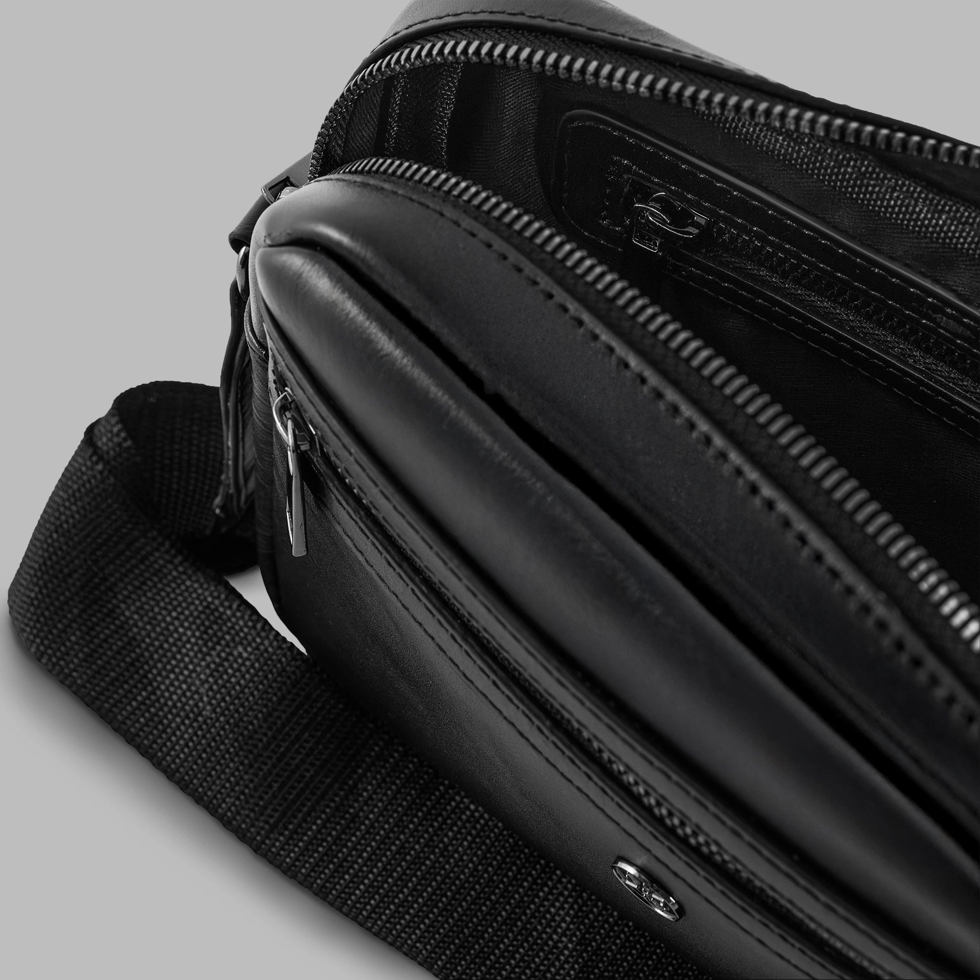 LeCuir Compact Crossbody